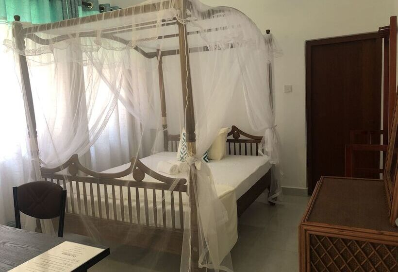 Отель The Retreat