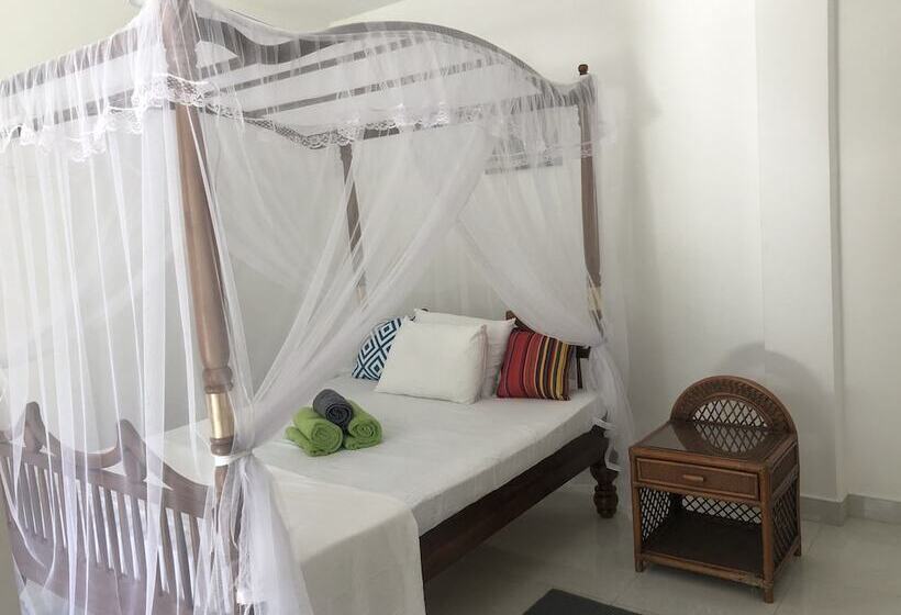 Отель The Retreat