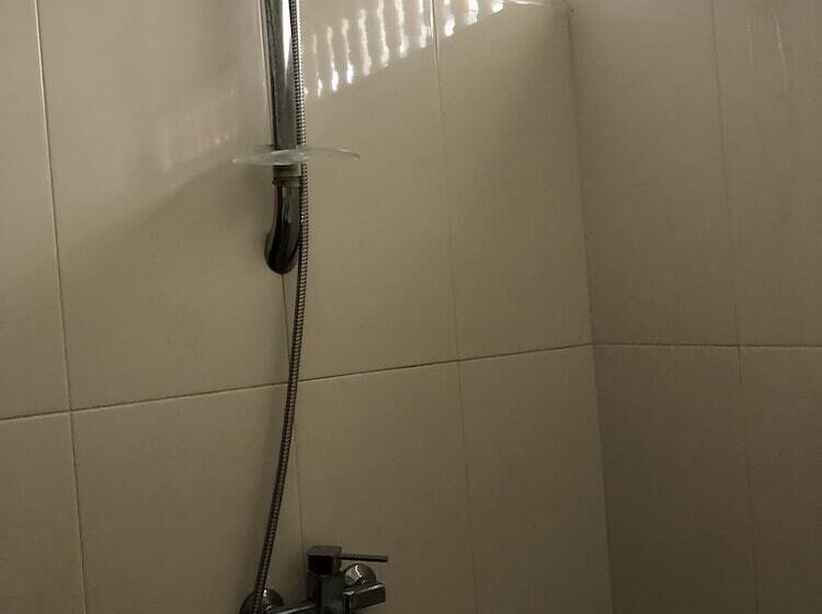 Отель The Retreat