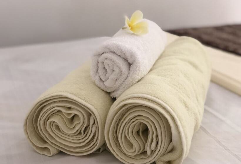 Отель The Retreat