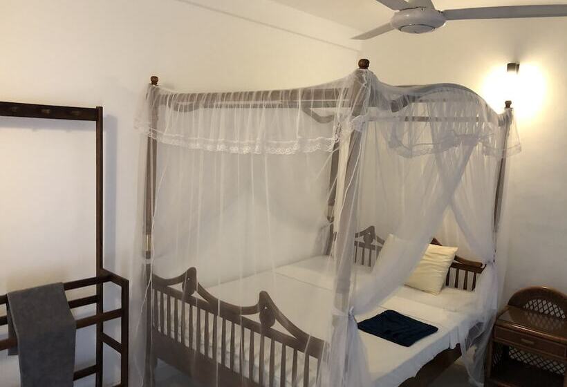 Отель The Retreat