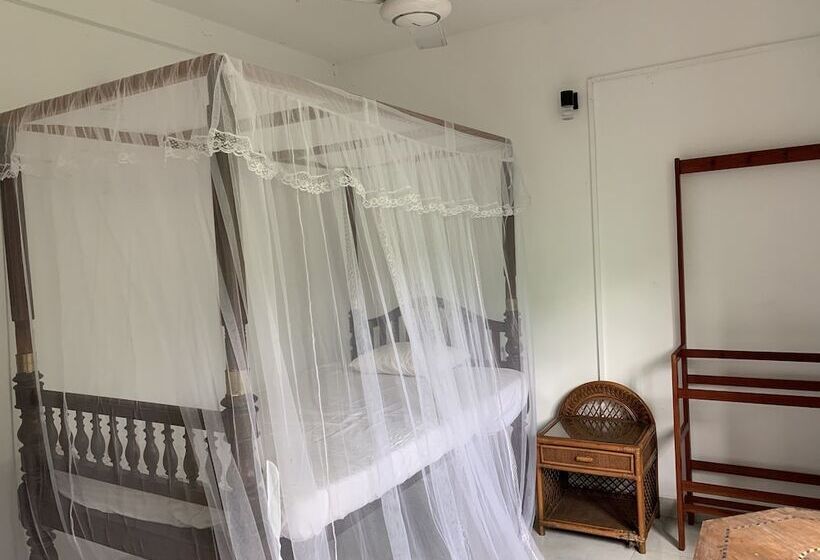 Отель The Retreat