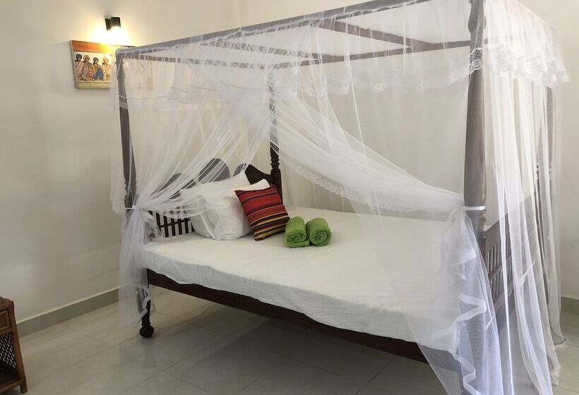 Отель The Retreat