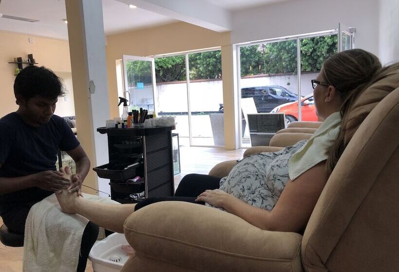 Отель The Retreat