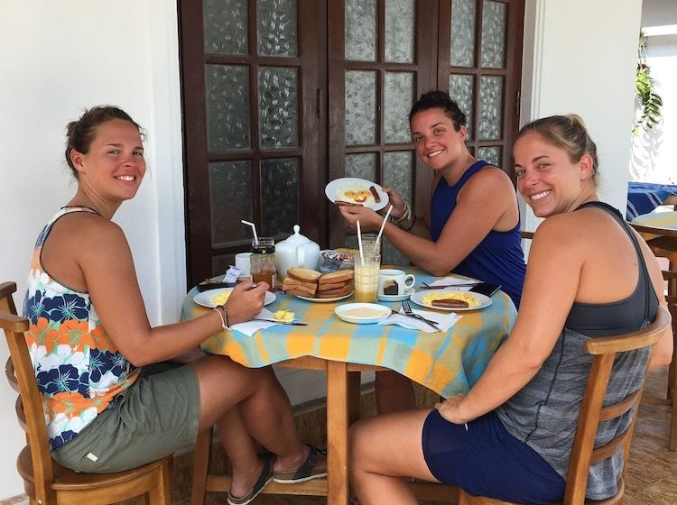 호텔 The Saffron Airport