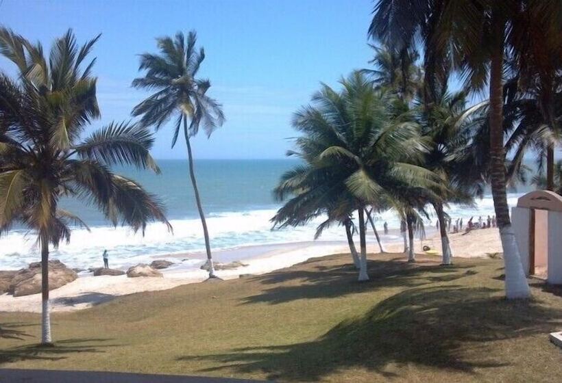 Отель Tills Beach