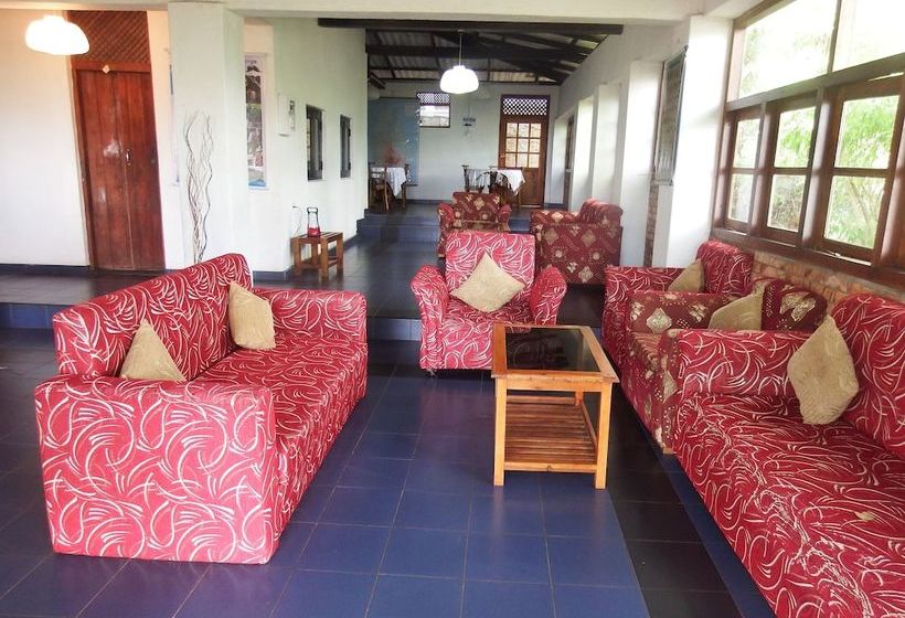 Welikande Hotel And Trekking Center