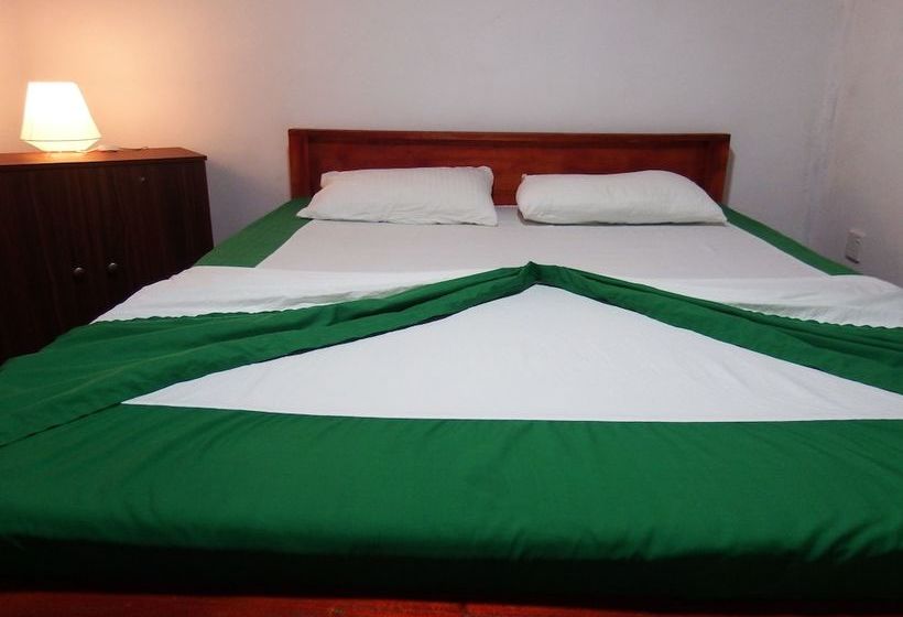 Welikande Hotel And Trekking Center