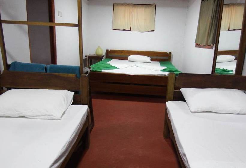 Welikande Hotel And Trekking Center