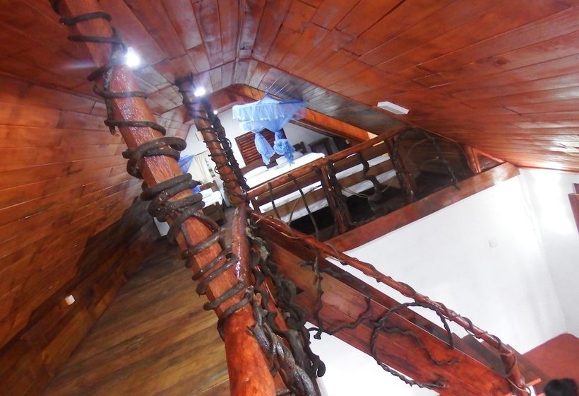 Welikande Hotel And Trekking Center