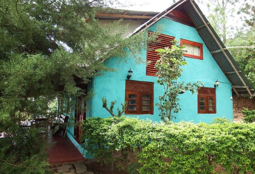 Welikande Hotel And Trekking Center
