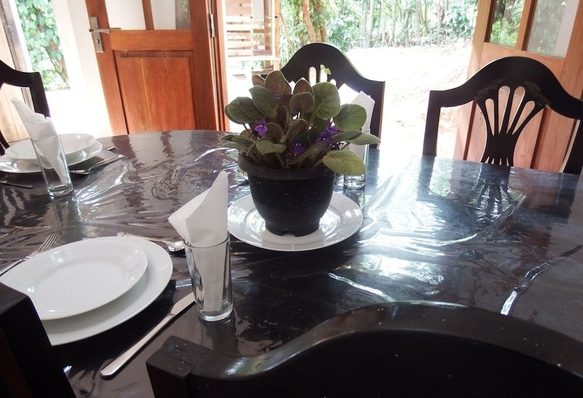 Welikande Hotel And Trekking Center