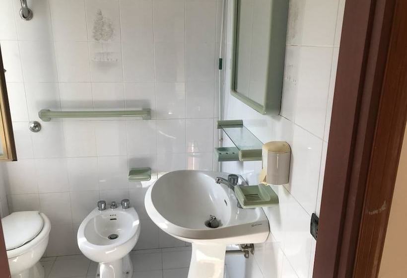 פנסיון Affittacamere Locri