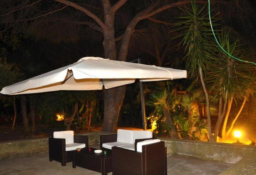 Pensjonat Le Mãƒâ nnare Case Vacanze Di Metopa Srl