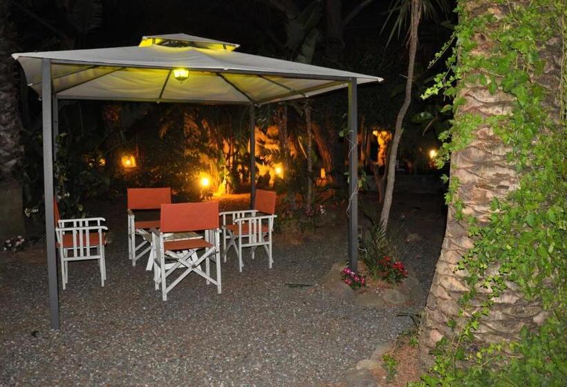 Pensjonat Le Mãƒâ nnare Case Vacanze Di Metopa Srl