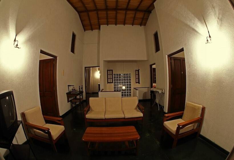 بنسيون Primrose Bungalow