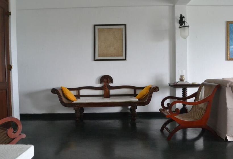 بنسيون Primrose Bungalow