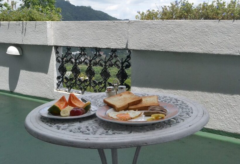 بنسيون Primrose Bungalow