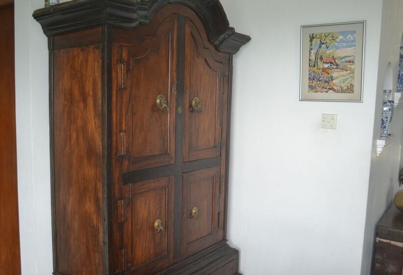 بنسيون Primrose Bungalow