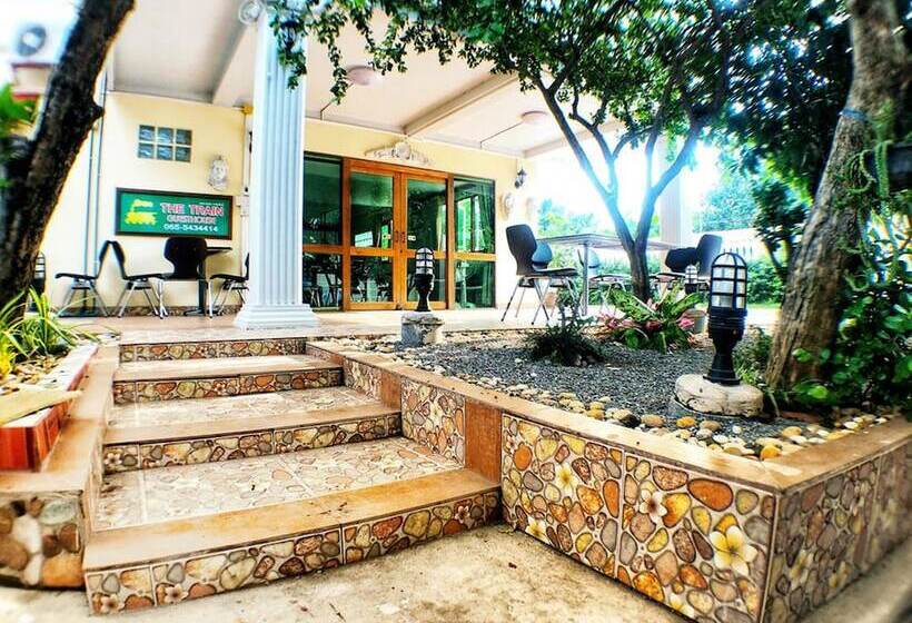 بنسيون The Train Guesthouse