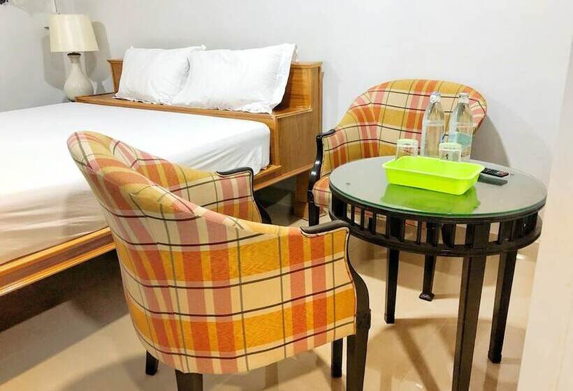 بنسيون The Train Guesthouse