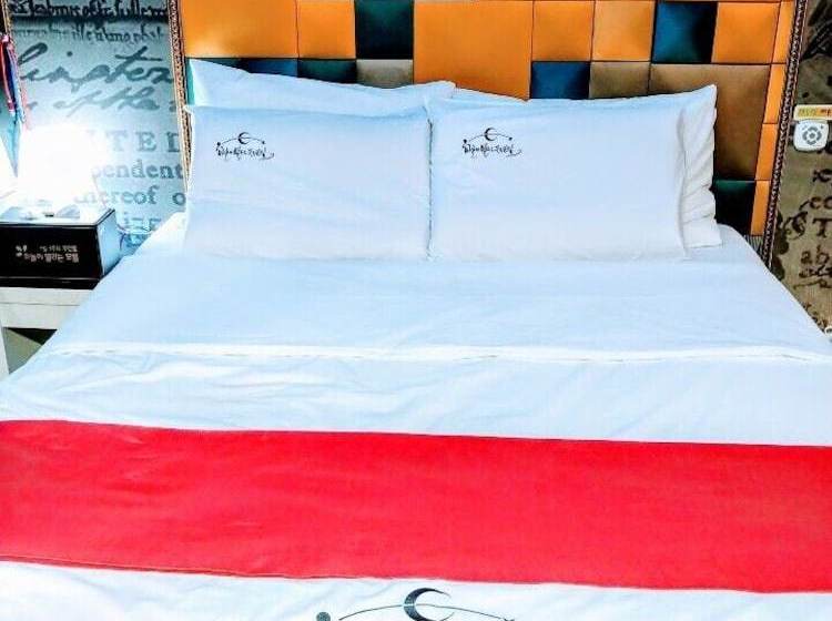 בית מלון כפרי Sky Opening Drivein Muintel