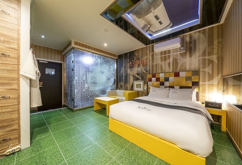 בית מלון כפרי Sky Opening Drivein Muintel