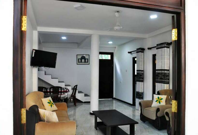 فندق Dineth Villa