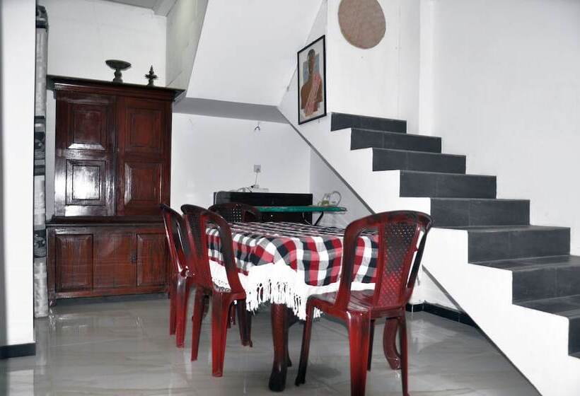 فندق Dineth Villa