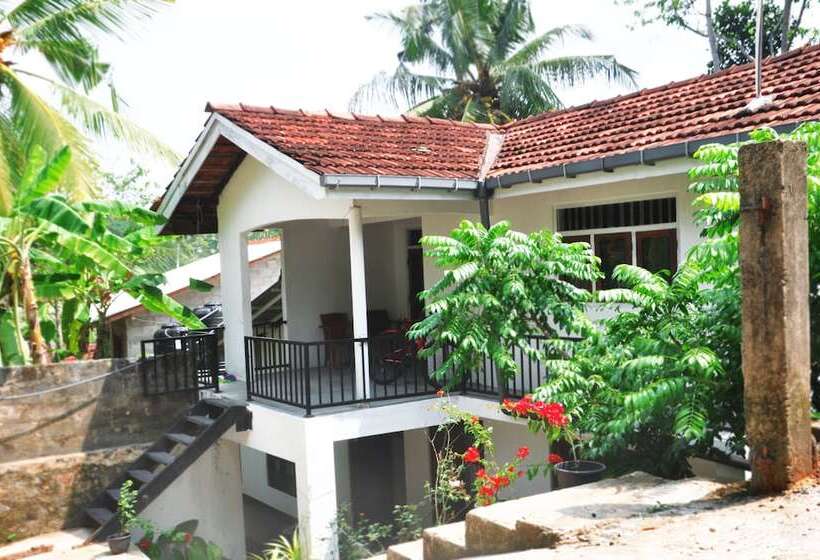 فندق Dineth Villa