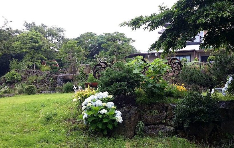 Hotel Gotjawal Geomun Oreum Pension