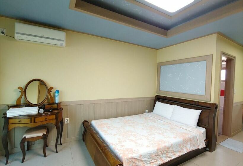 ホテル Gyulhouse Pension