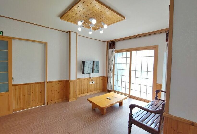 ホテル Gyulhouse Pension