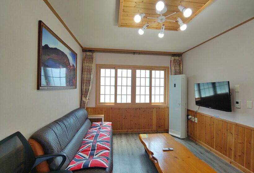 ホテル Gyulhouse Pension