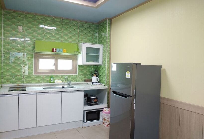 ホテル Gyulhouse Pension