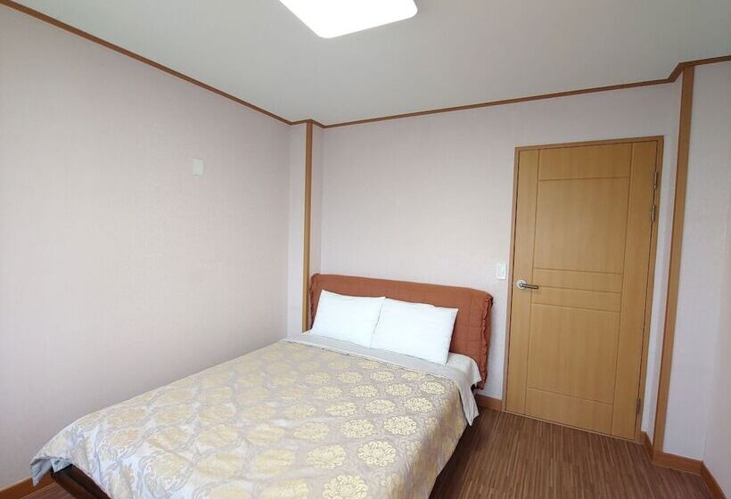 ホテル Gyulhouse Pension