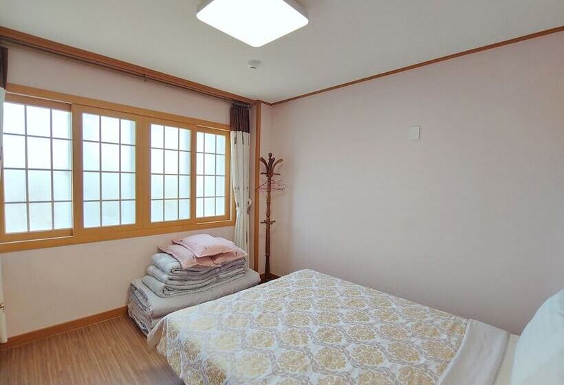 ホテル Gyulhouse Pension