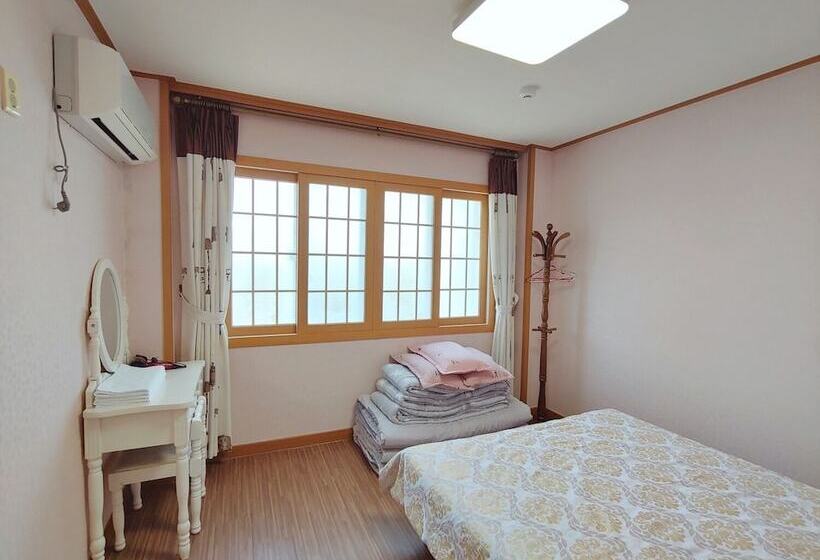 ホテル Gyulhouse Pension