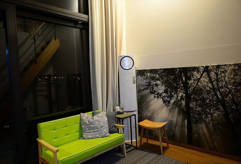 Отель Jeju Clair De Lune Pension