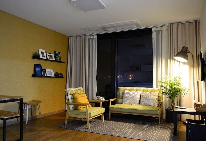 בית מלון כפרי Jeju Clair De Lune Pension