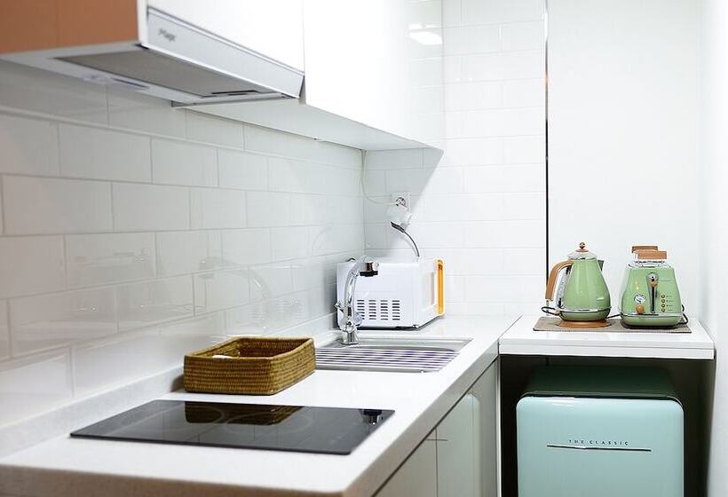 Отель Jeju Clair De Lune Pension