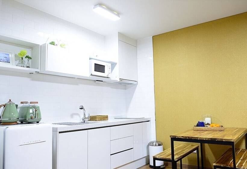 Отель Jeju Clair De Lune Pension