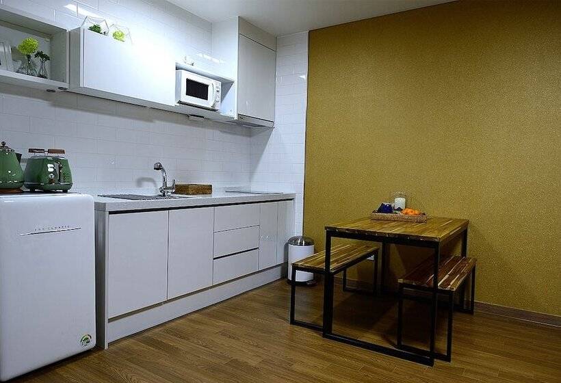 Отель Jeju Clair De Lune Pension