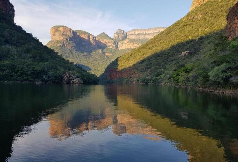 ホテル Kingfisher Creek Safari Lodge