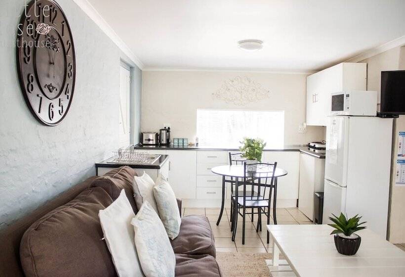 هتل Little Rose Guesthouse & Self Catering