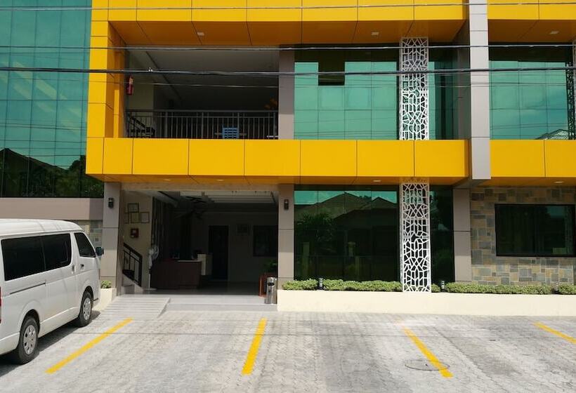 בית מלון כפרי Marton Suites