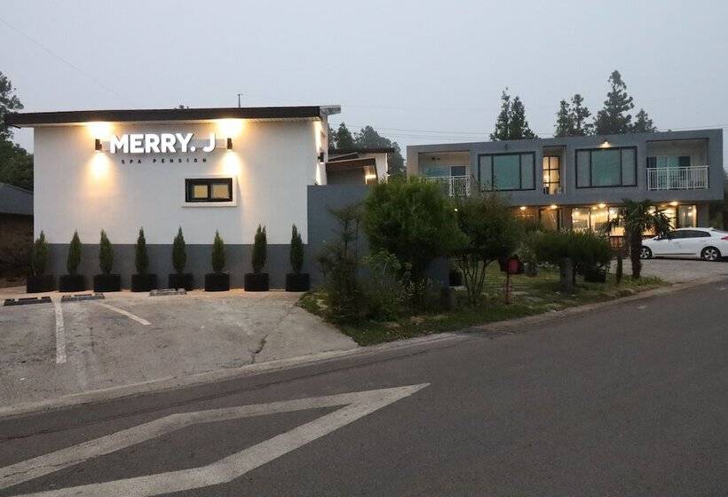Hotel Merry J