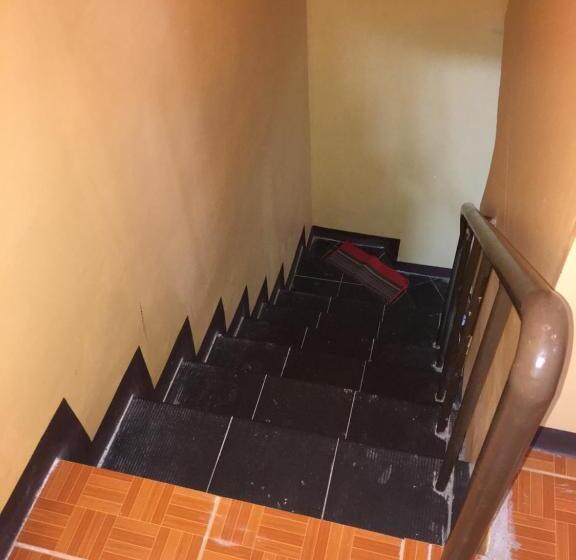 هتل Pines Mansion