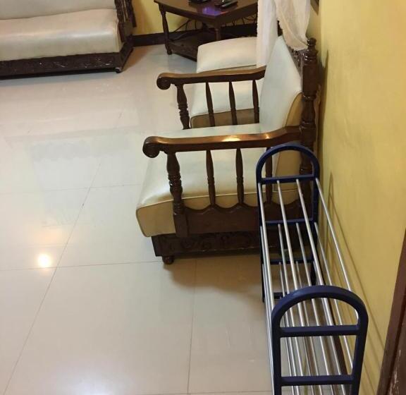 هتل Pines Mansion