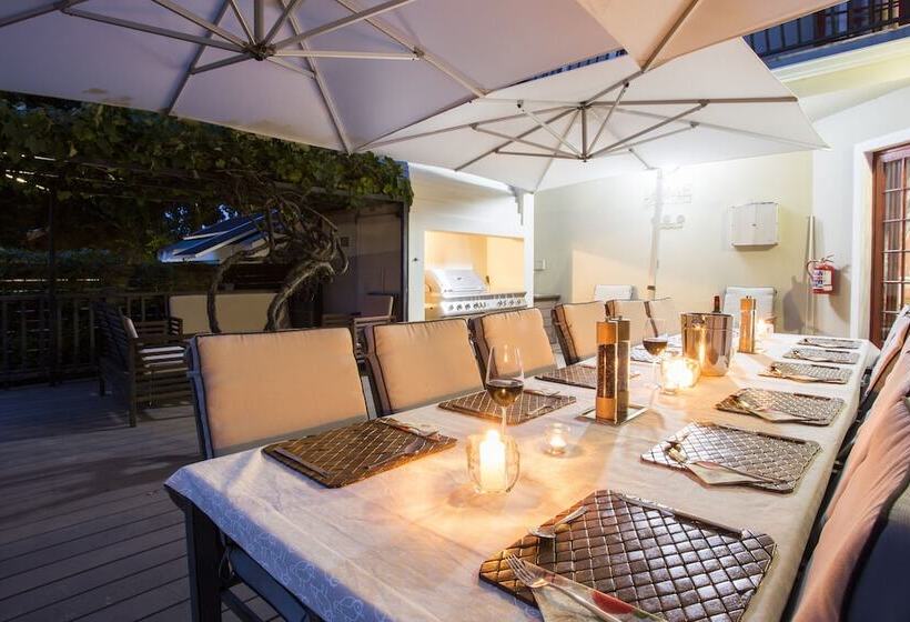 ホテル The Browns  Luxury Guest Suites